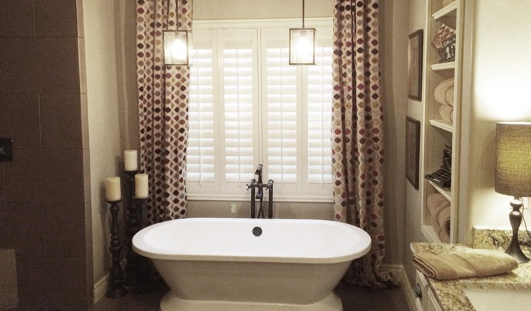 Polywood Shutters in Indianapolis Bathroom